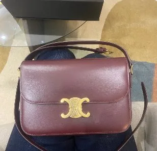 Sac Celine Triomphe en cuir bordeaux